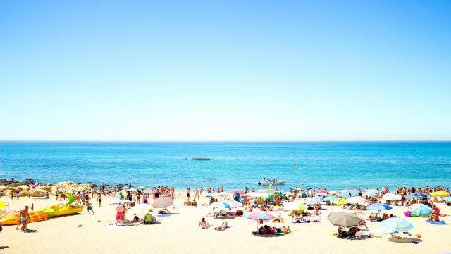 https://beportugal.com/wp-content/uploads/2019/07/Algarve-beaches-640x360.jpg
