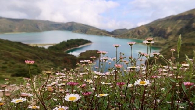https://beportugal.com/wp-content/uploads/2019/07/Souvenirs-in-Azores-640x360.jpg